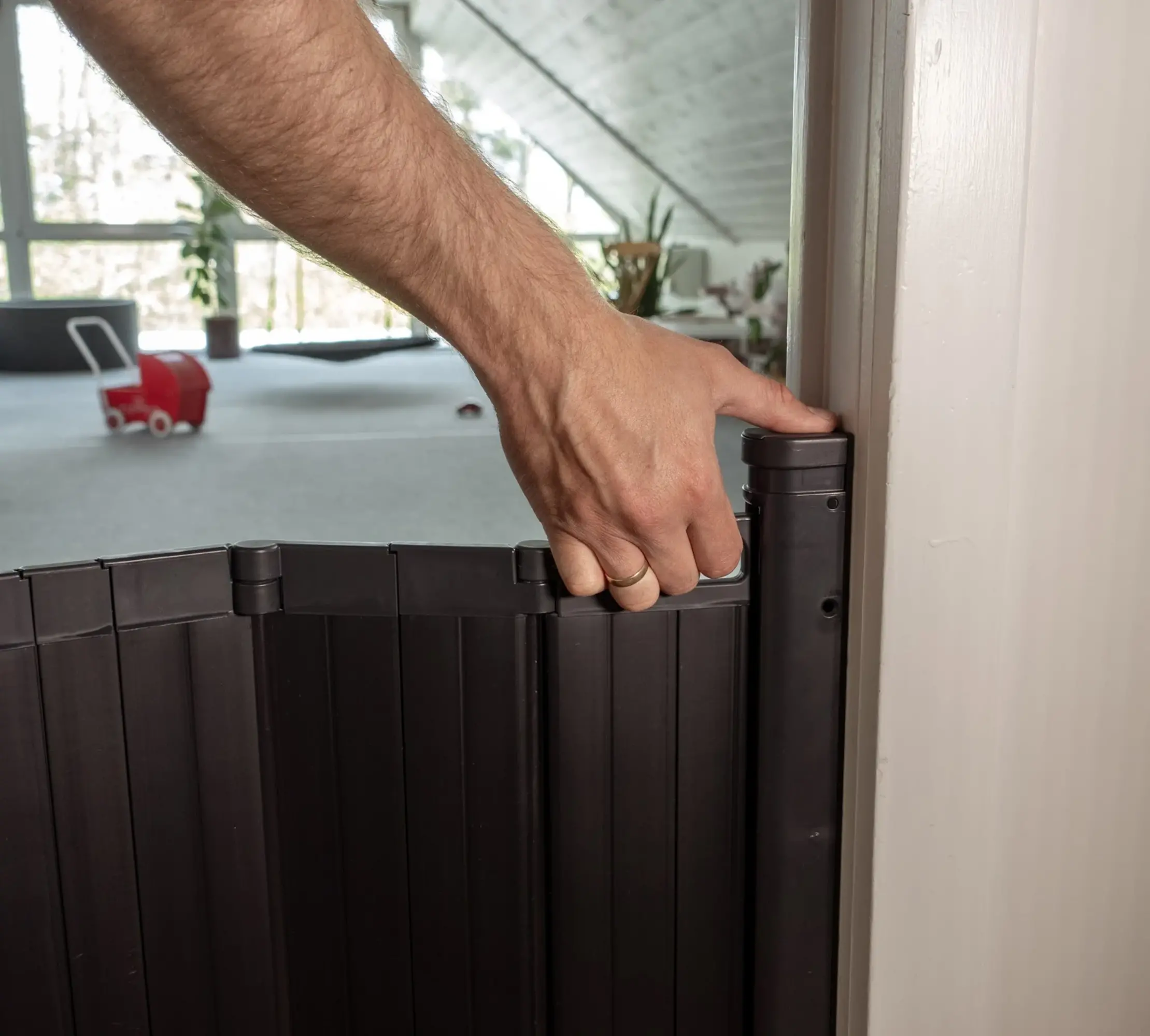 BabyDan Guard Me stair gate 64.5 to 89 cm image 10